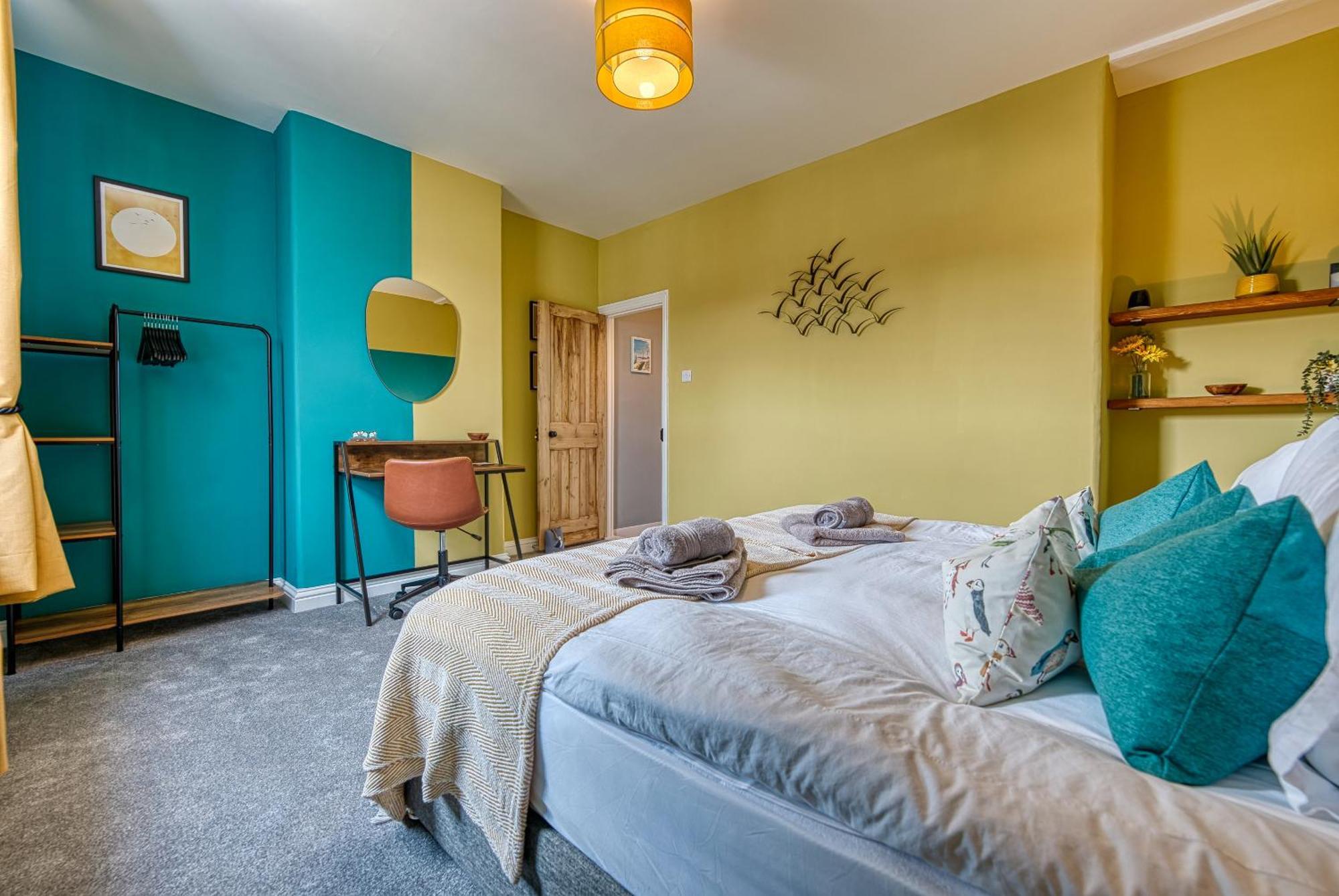 2-Bedroom Modern, Stunning & Stylish Contractor House, Sleeps 4, Prime Portsmouth Location With Free Parking Permit, Summer Special Offer!! - By Blue Puffin Stays Exterior foto