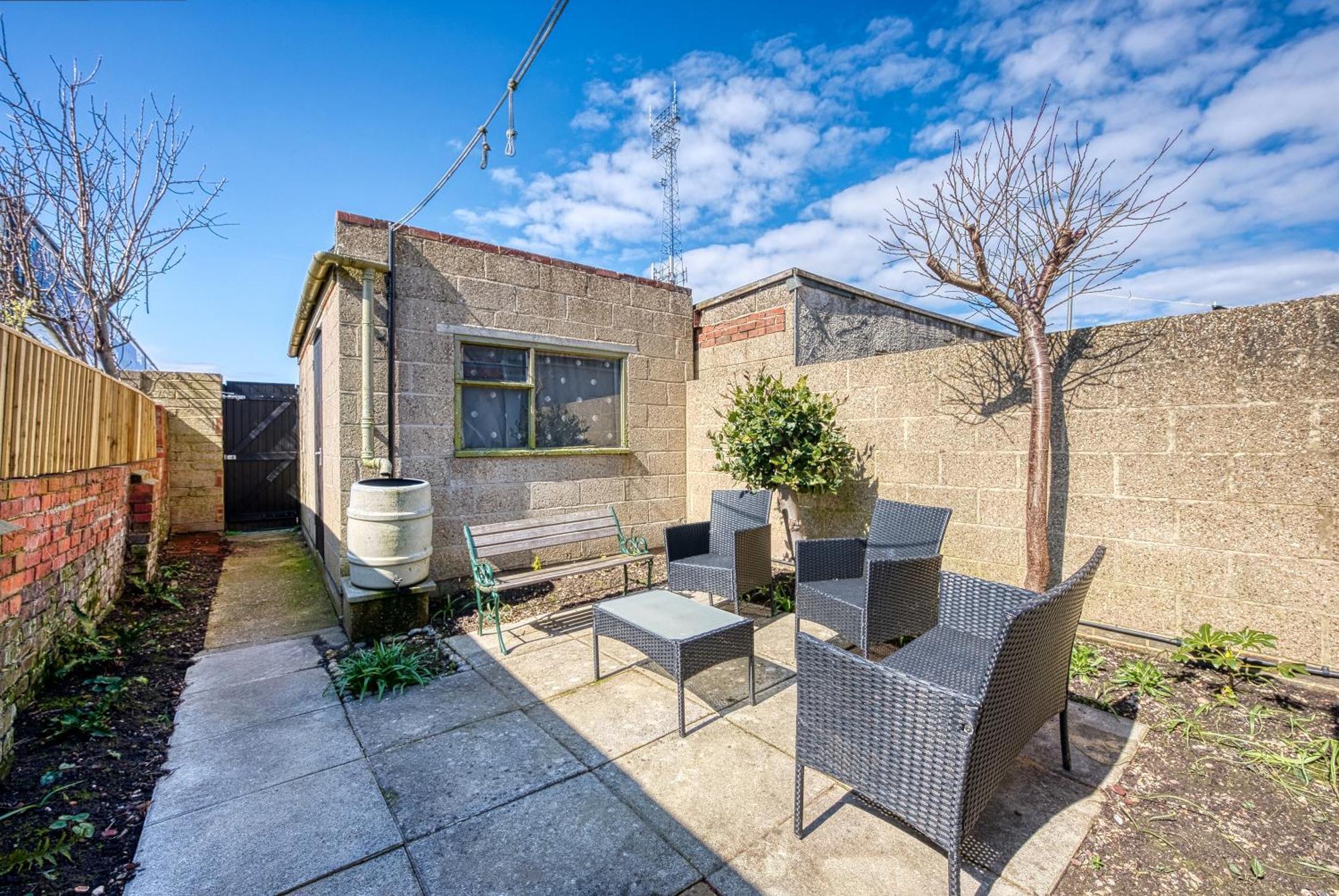 2-Bedroom Modern, Stunning & Stylish Contractor House, Sleeps 4, Prime Portsmouth Location With Free Parking Permit, Summer Special Offer!! - By Blue Puffin Stays Exterior foto