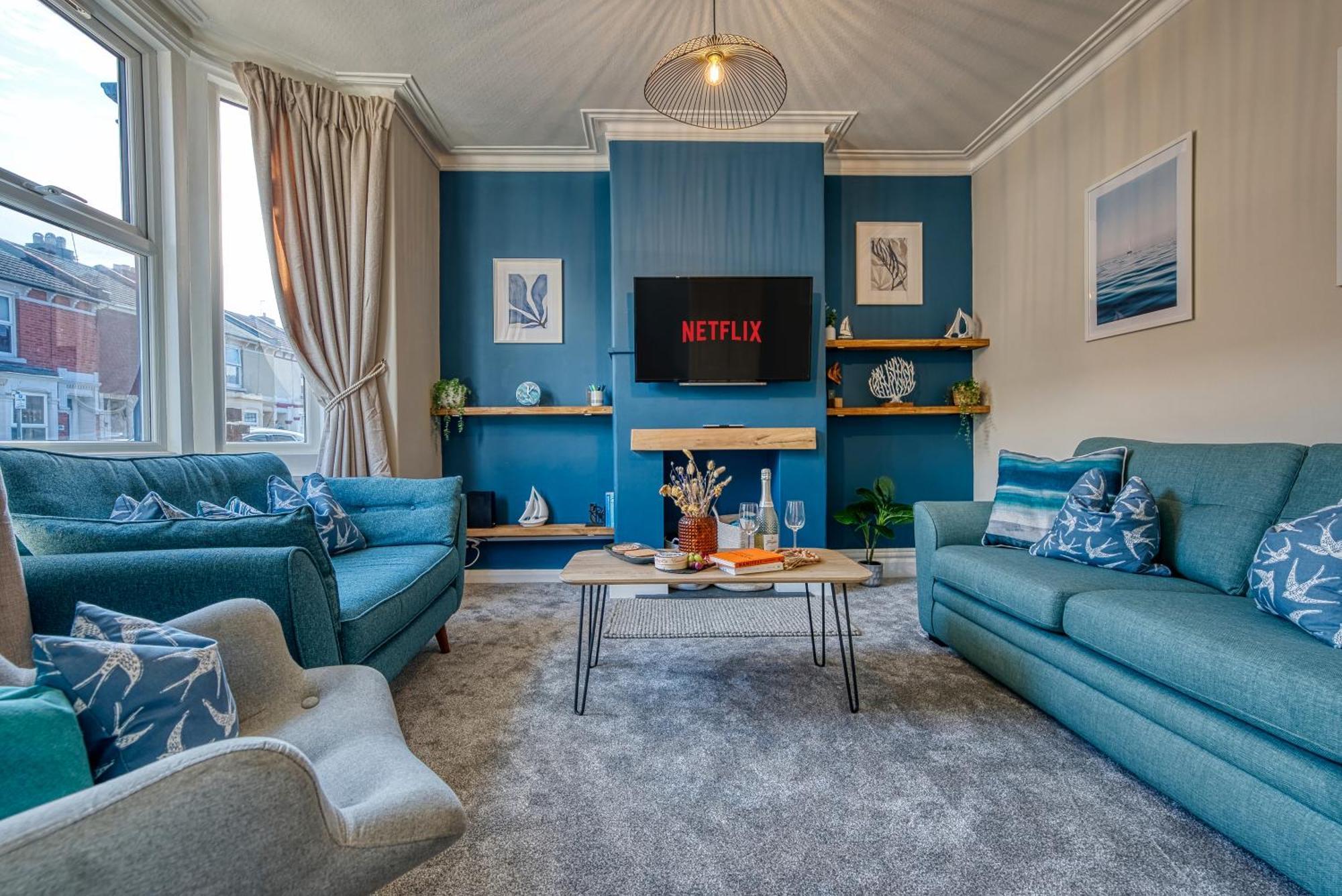 2-Bedroom Modern, Stunning & Stylish Contractor House, Sleeps 4, Prime Portsmouth Location With Free Parking Permit, Summer Special Offer!! - By Blue Puffin Stays Exterior foto